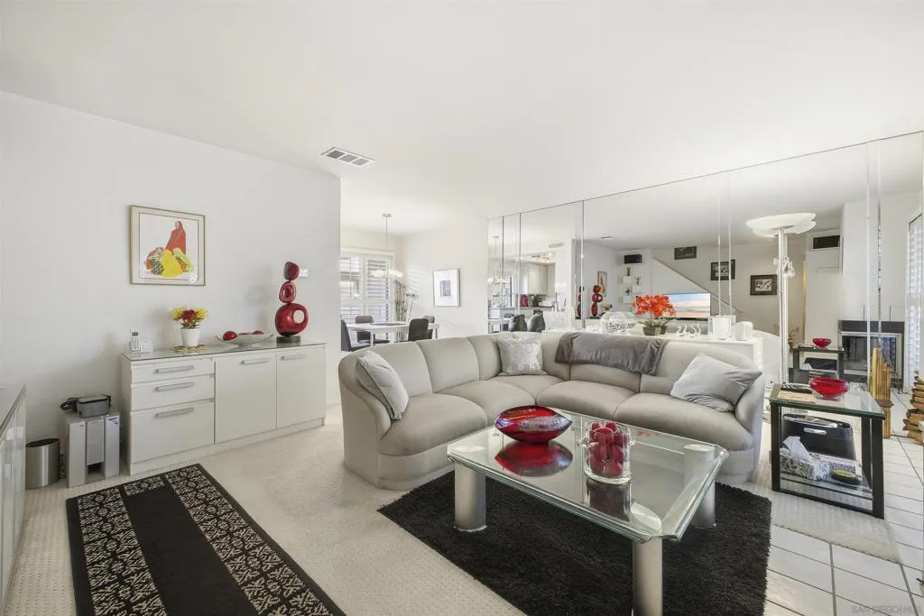 4595 Chateau Drive, San Diego, California 92117 home-pic-7
