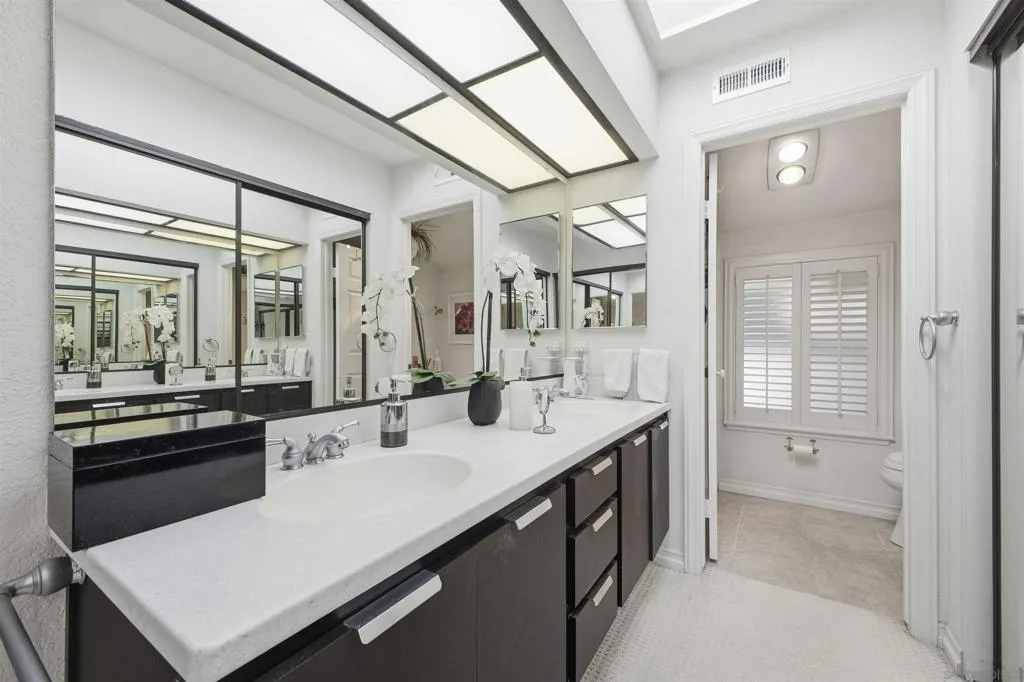 4595 Chateau Drive, San Diego, California 92117 home-pic-18