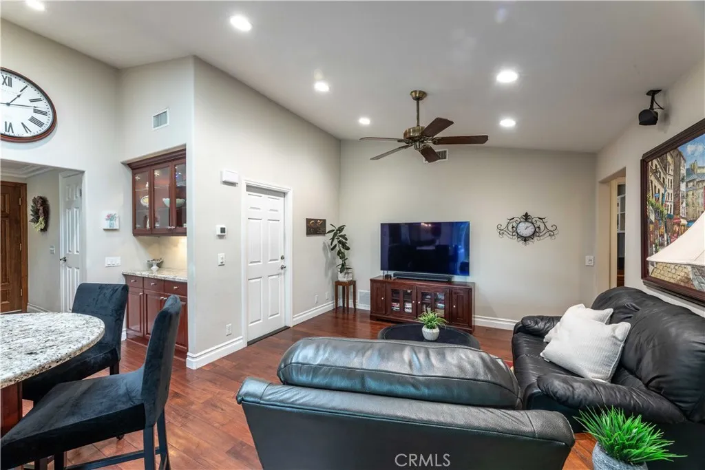 2502 W Adams Street, Santa Ana, California 92704 home-pic-20