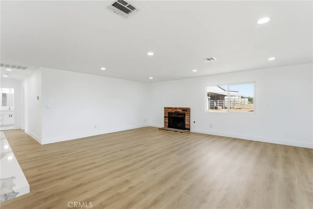 5338 Concha, Jurupa Valley, California 91752 home-pic-11
