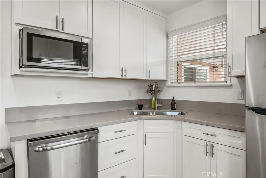 2057 W 96th Street, Los Angeles, California 90047 home-pic-15