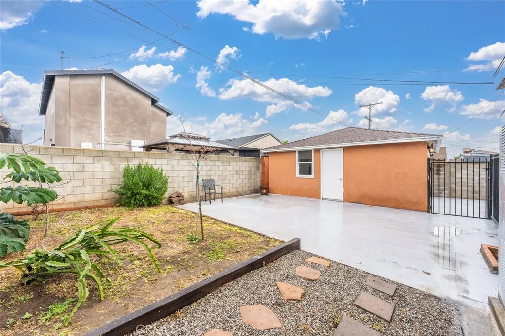 2057 W 96th Street, Los Angeles, California 90047 home-pic-36