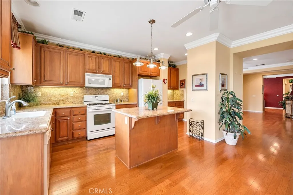 8061 Mickelson Way, Hemet, California 92545 home-pic-11