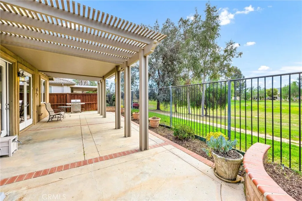 8061 Mickelson Way, Hemet, California 92545 home-pic-2