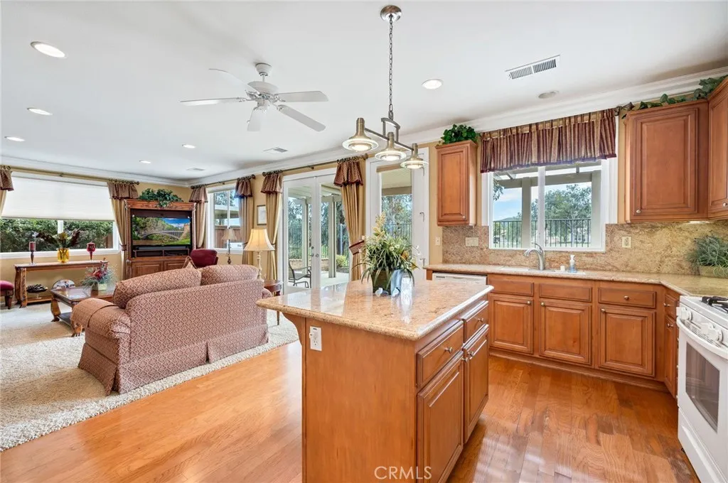 8061 Mickelson Way, Hemet, California 92545 home-pic-9