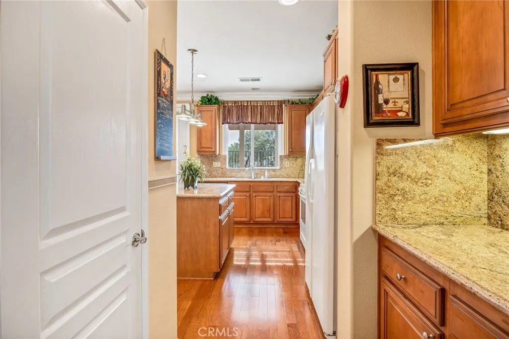 8061 Mickelson Way, Hemet, California 92545 home-pic-7