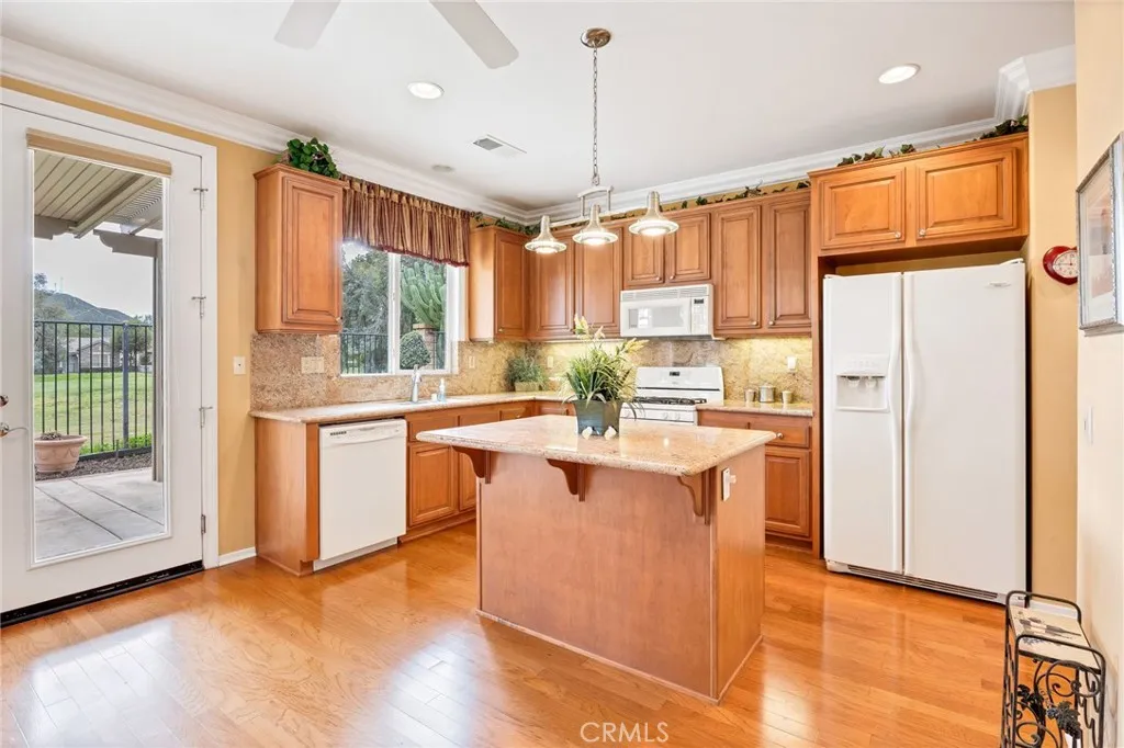 8061 Mickelson Way, Hemet, California 92545 home-pic-12