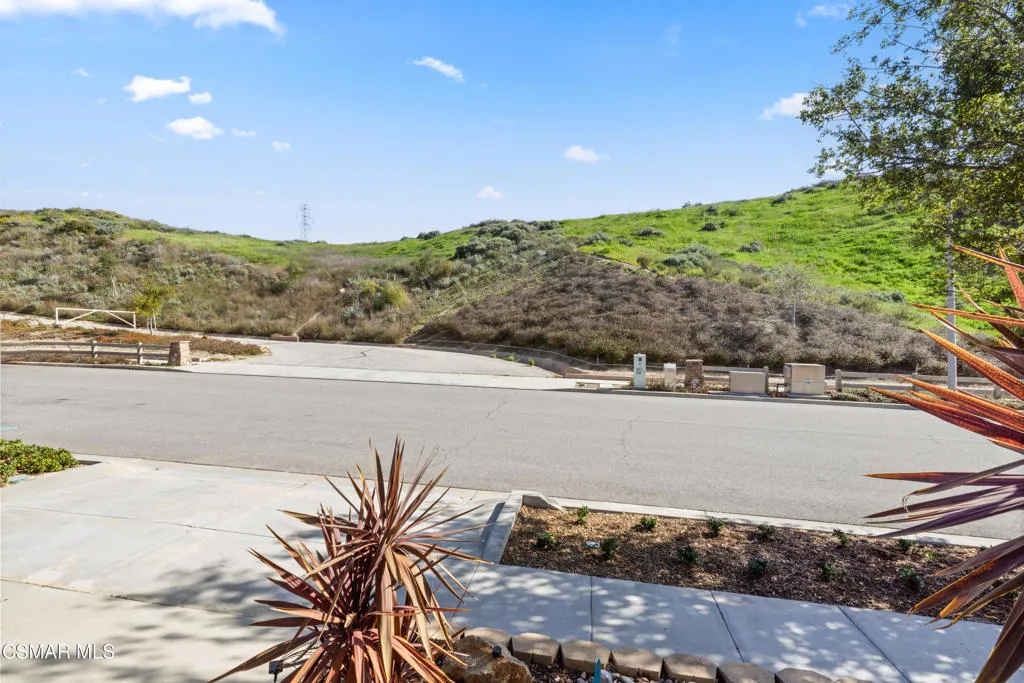 417 White Bark Lane, Simi Valley, California 93065 home-pic-4
