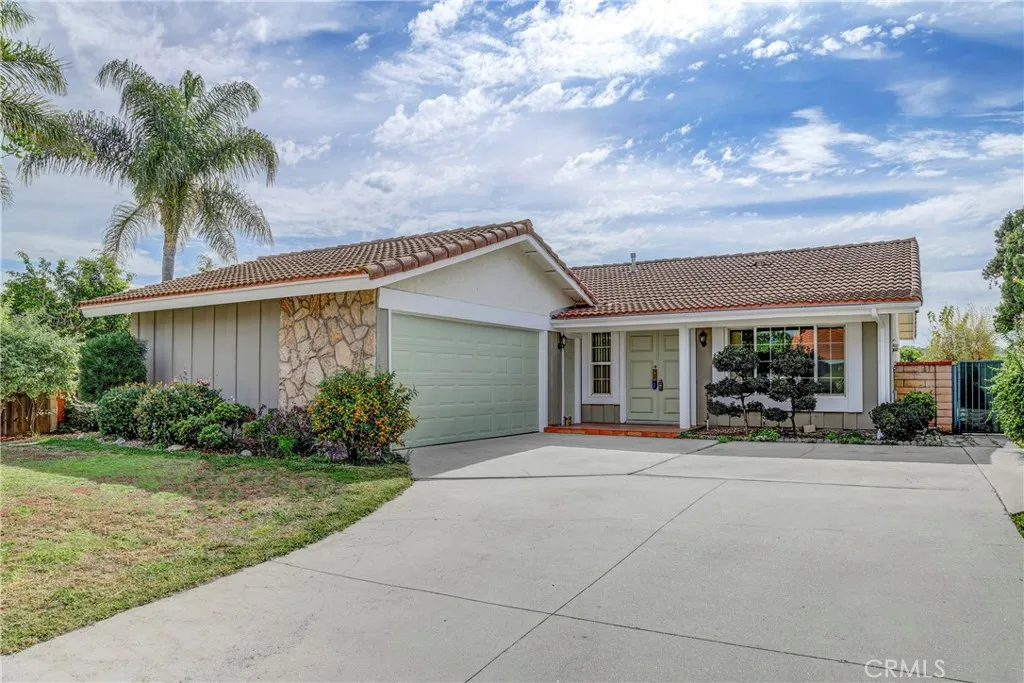 23426 Clayhorn Drive, Diamond Bar, California 91765 home-pic-1