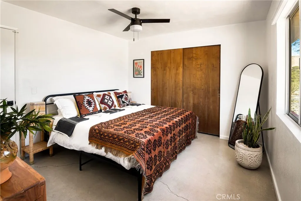 7566 Shawnee, Yucca Valley, California 92284 home-pic-17