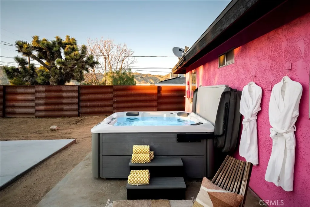 7566 Shawnee, Yucca Valley, California 92284 home-pic-24