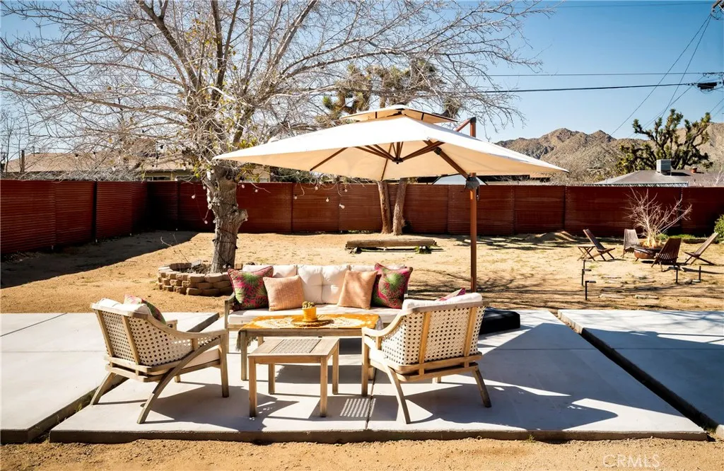 7566 Shawnee, Yucca Valley, California 92284 home-pic-21