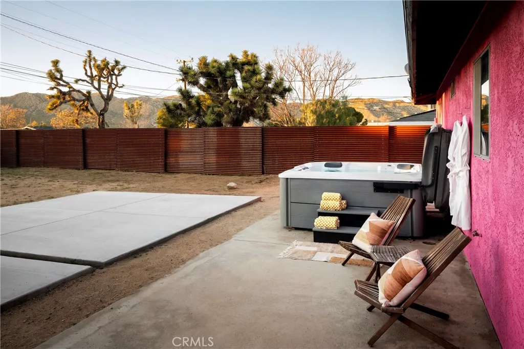 7566 Shawnee, Yucca Valley, California 92284 home-pic-25