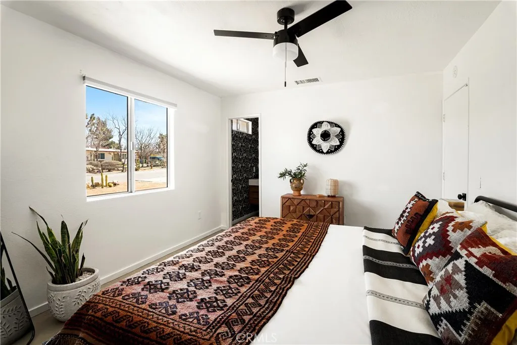 7566 Shawnee, Yucca Valley, California 92284 home-pic-19