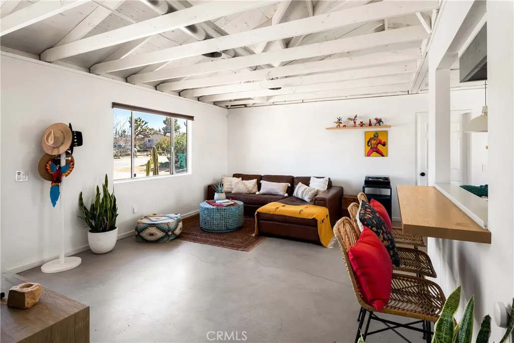7566 Shawnee, Yucca Valley, California 92284 home-pic-7