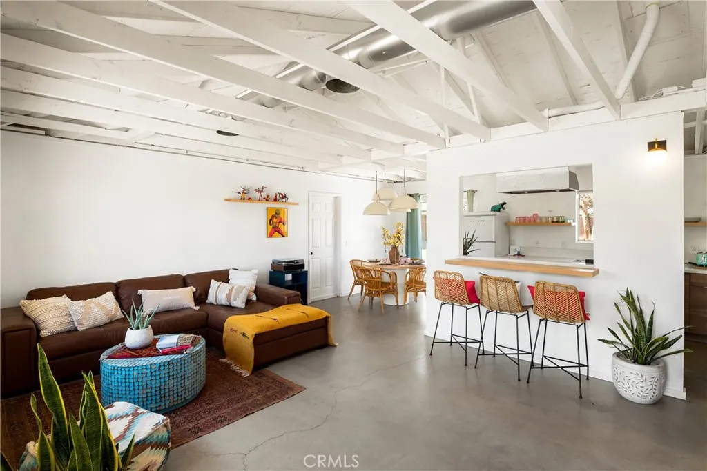 7566 Shawnee, Yucca Valley, California 92284 home-pic-2