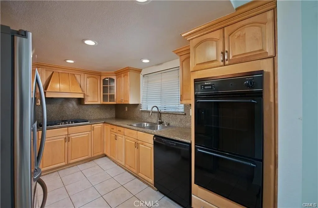 5711 Owensmouth Avenue 117, Woodland Hills, California 91367 home-pic-11