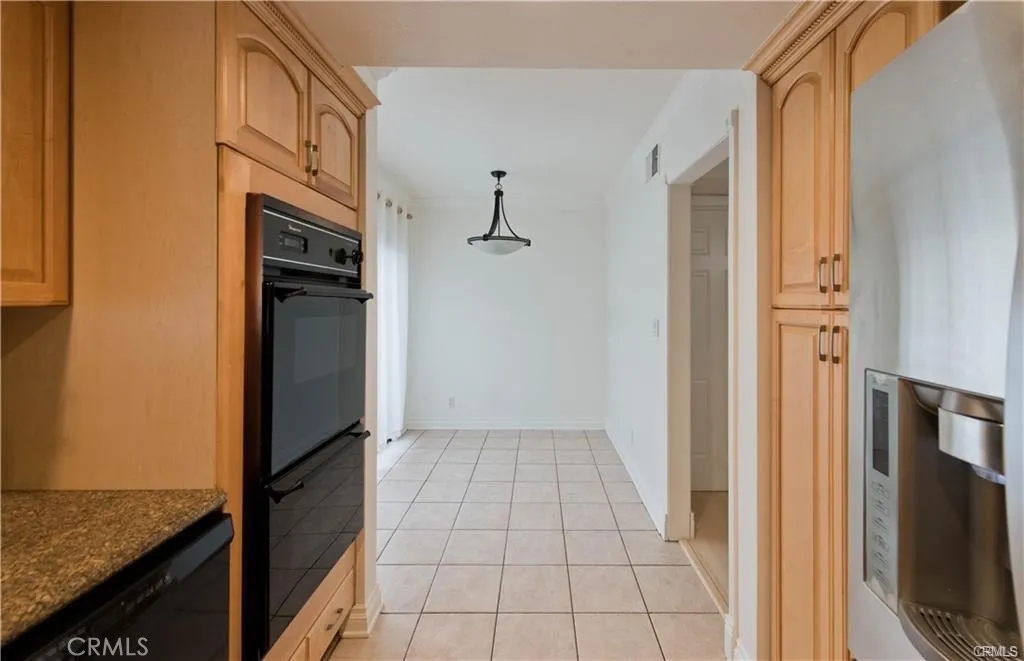 5711 Owensmouth Avenue 117, Woodland Hills, California 91367 home-pic-13