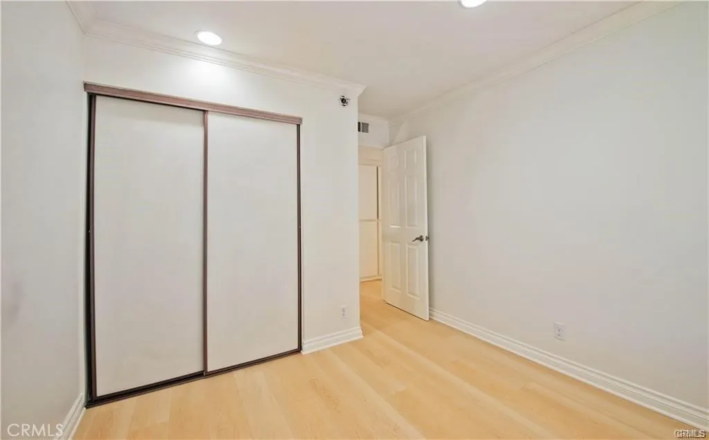 5711 Owensmouth Avenue 117, Woodland Hills, California 91367 home-pic-24