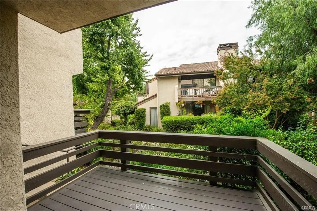 5711 Owensmouth Avenue 117, Woodland Hills, California 91367 home-pic-6