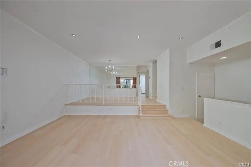 5711 Owensmouth Avenue 117, Woodland Hills, California 91367 home-pic-3