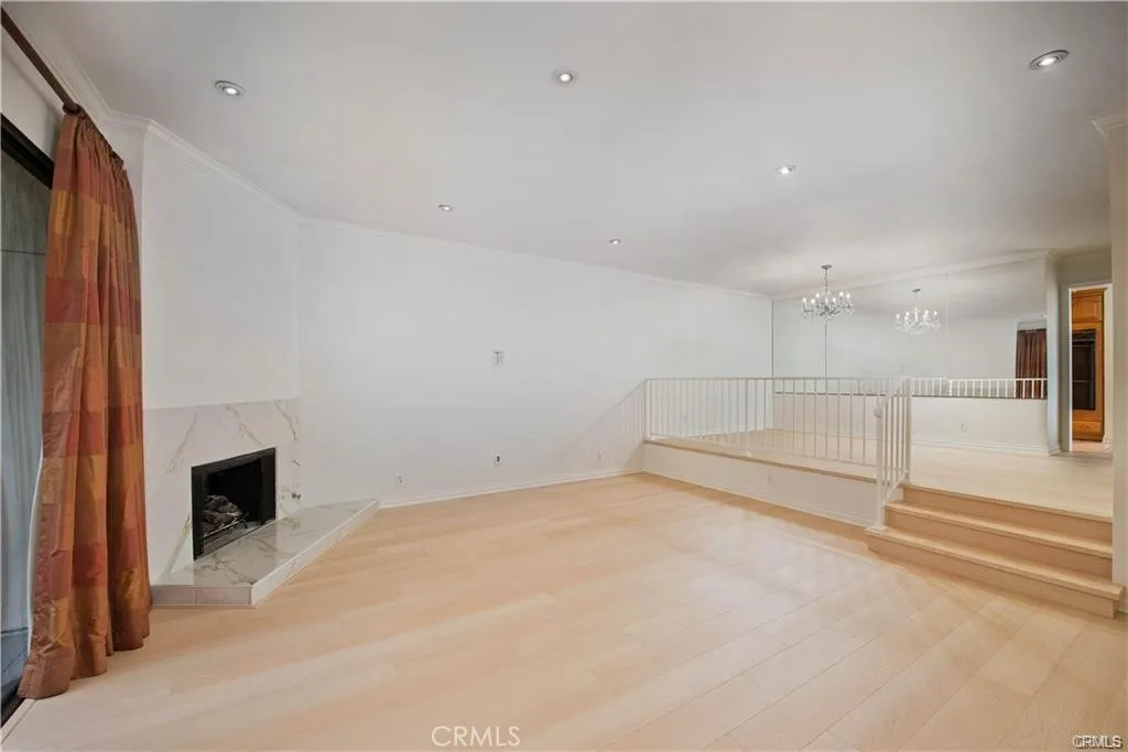 5711 Owensmouth Avenue 117, Woodland Hills, California 91367 home-pic-2