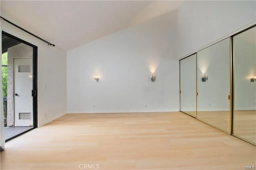 5711 Owensmouth Avenue 117, Woodland Hills, California 91367 home-pic-18