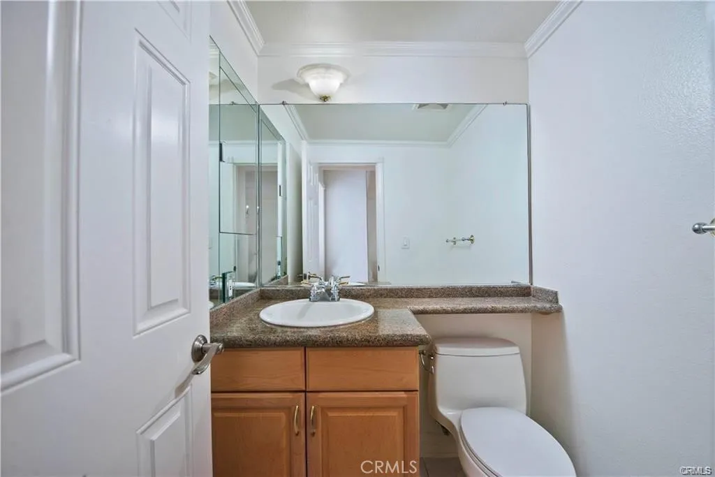 5711 Owensmouth Avenue 117, Woodland Hills, California 91367 home-pic-15