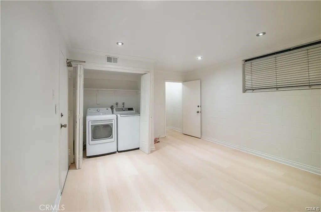 5711 Owensmouth Avenue 117, Woodland Hills, California 91367 home-pic-30
