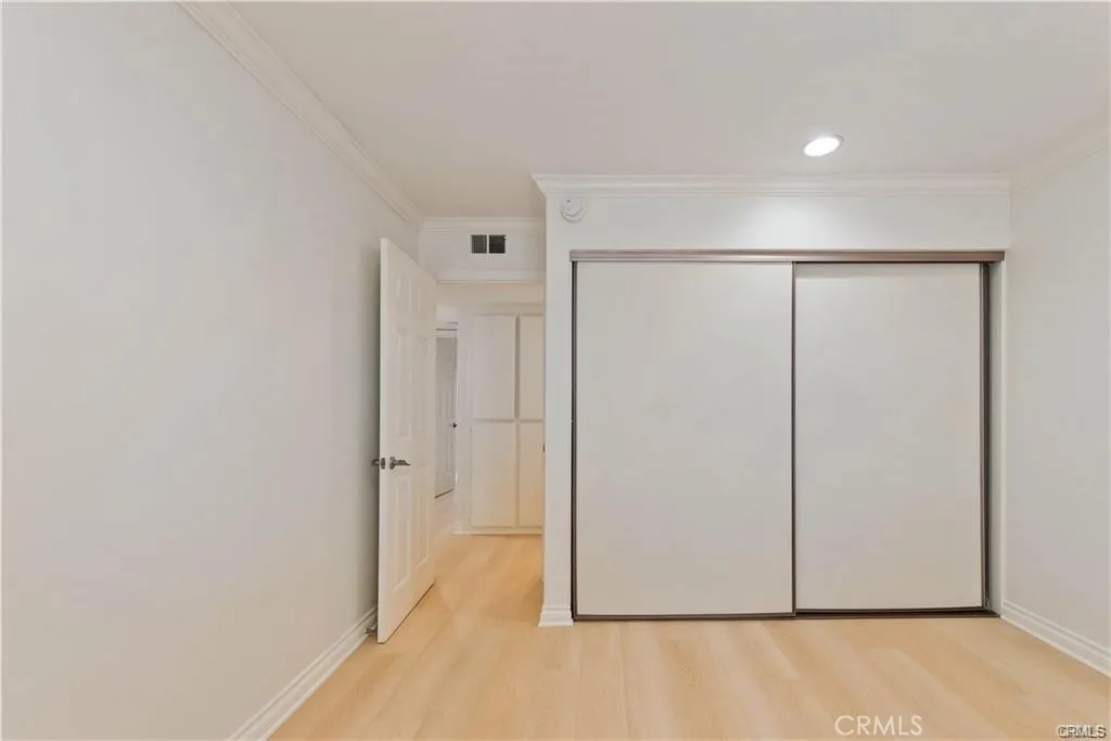 5711 Owensmouth Avenue 117, Woodland Hills, California 91367 home-pic-26