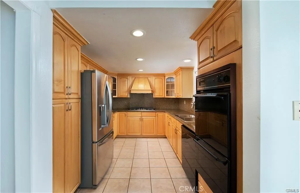 5711 Owensmouth Avenue 117, Woodland Hills, California 91367 home-pic-10