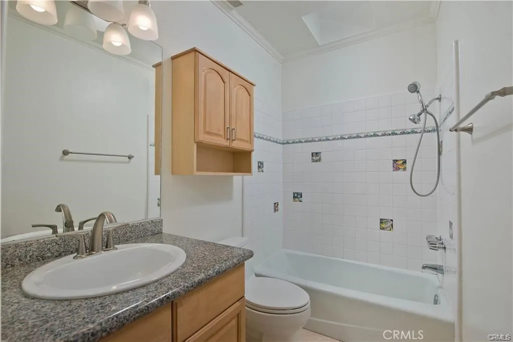 5711 Owensmouth Avenue 117, Woodland Hills, California 91367 home-pic-27