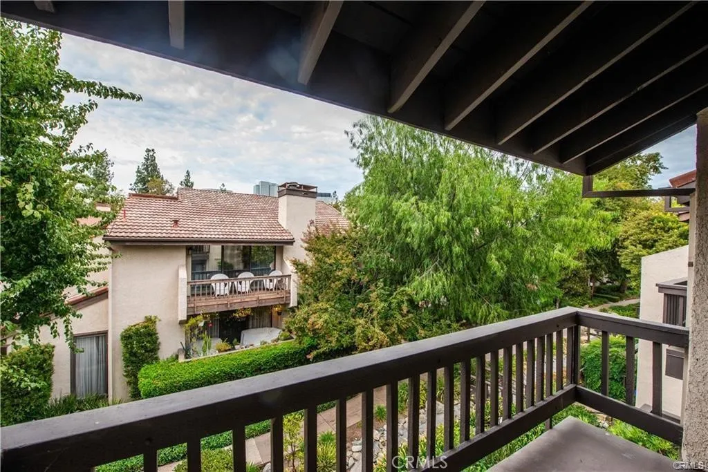 5711 Owensmouth Avenue 117, Woodland Hills, California 91367 home-pic-22