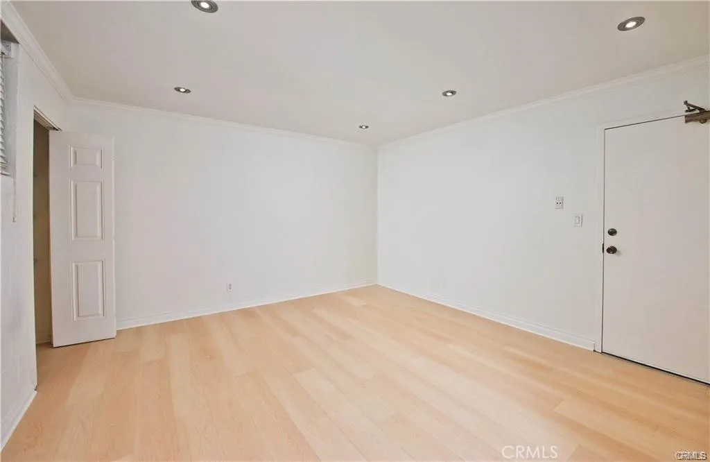 5711 Owensmouth Avenue 117, Woodland Hills, California 91367 home-pic-29