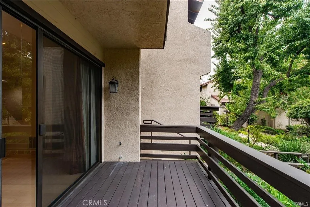 5711 Owensmouth Avenue 117, Woodland Hills, California 91367 home-pic-7