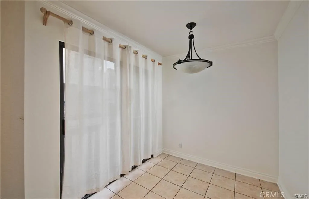 5711 Owensmouth Avenue 117, Woodland Hills, California 91367 home-pic-14