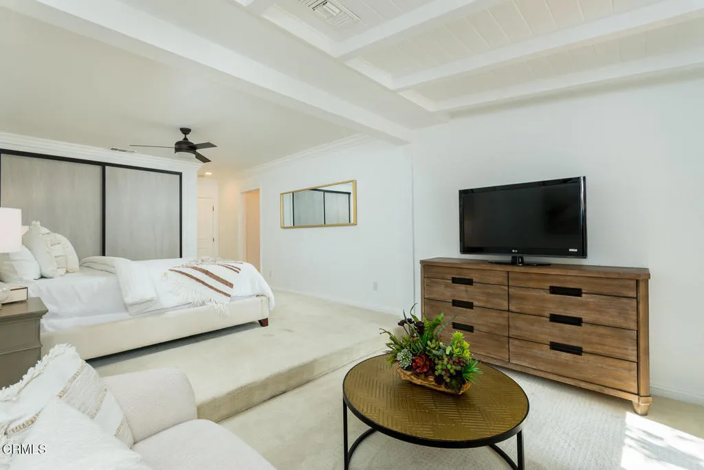 2042 Los Amigos Street, La Canada Flintridge, California 91011 home-pic-23
