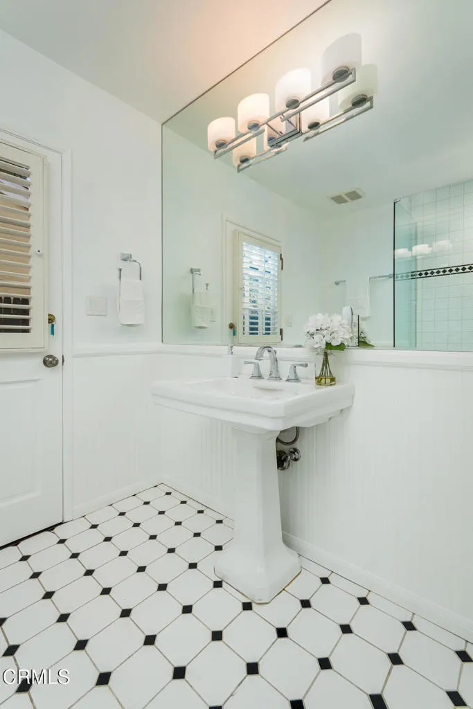 2042 Los Amigos Street, La Canada Flintridge, California 91011 home-pic-39