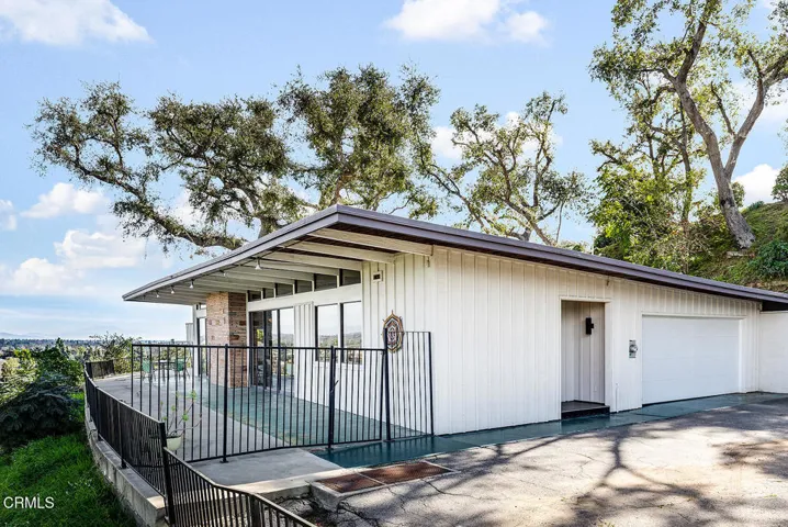 877 Hillcrest Dr 007-mls