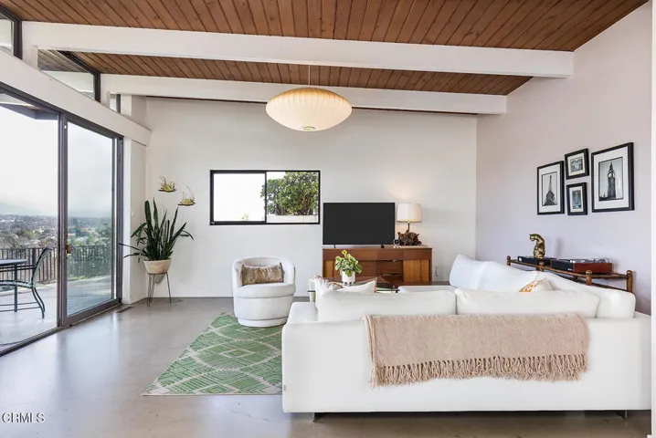 877 Hillcrest Dr 019-mls