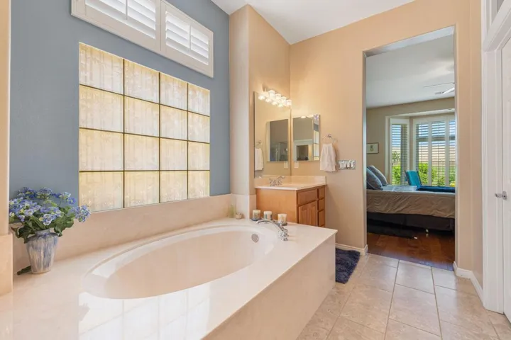 50-web-or-mls-8M4A1193