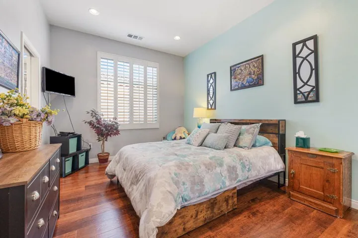 52-web-or-mls-8M4A1203