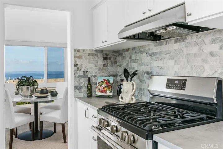 Gas range and oven