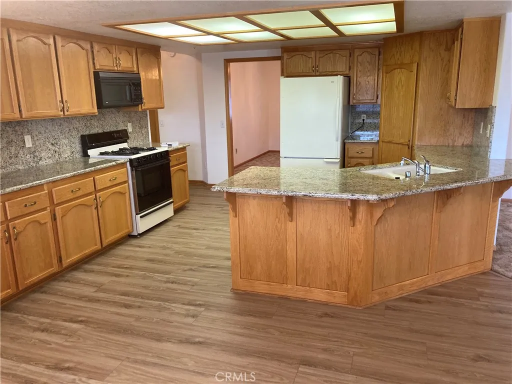 12563 Sarsi Court, Apple Valley, California 92308 home-pic-18