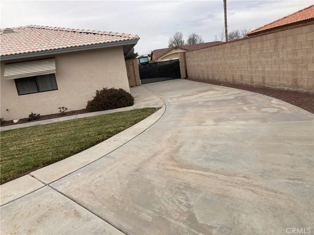 12563 Sarsi Court, Apple Valley, California 92308 home-pic-5