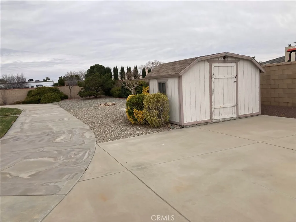 12563 Sarsi Court, Apple Valley, California 92308 home-pic-9