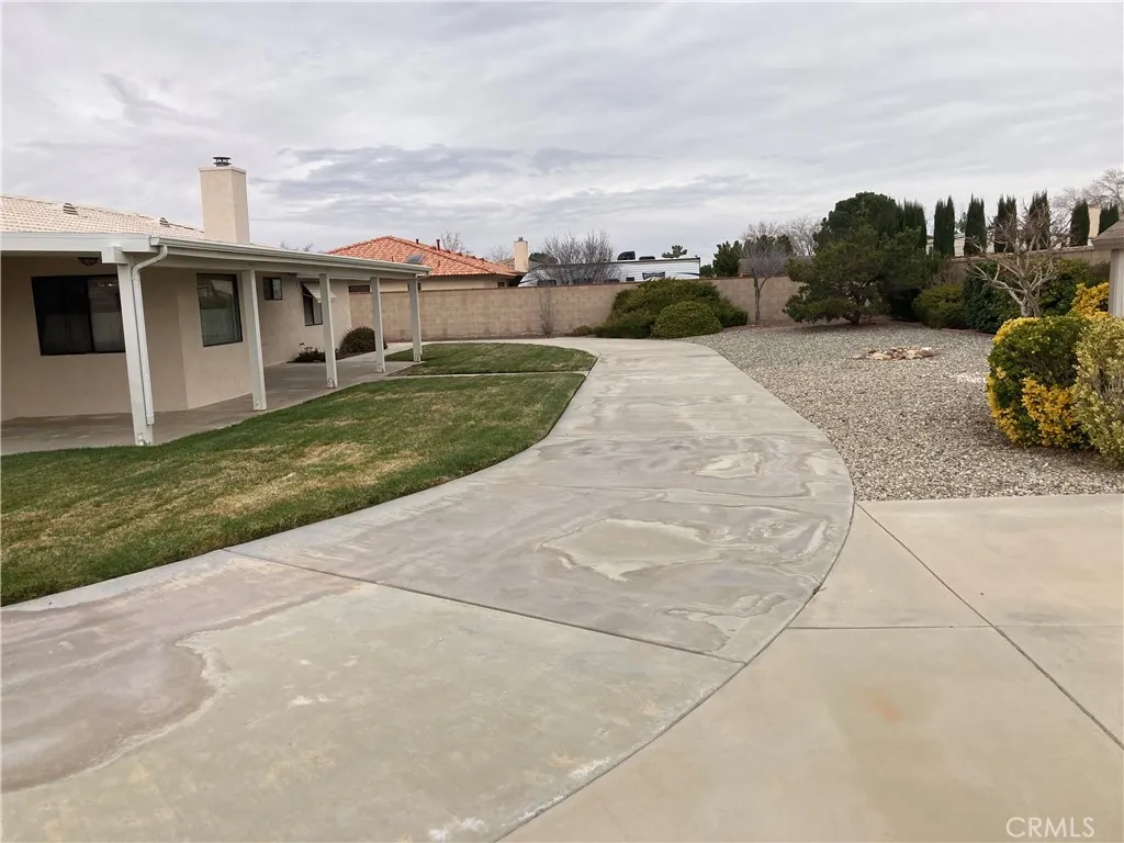 12563 Sarsi Court, Apple Valley, California 92308 home-pic-10