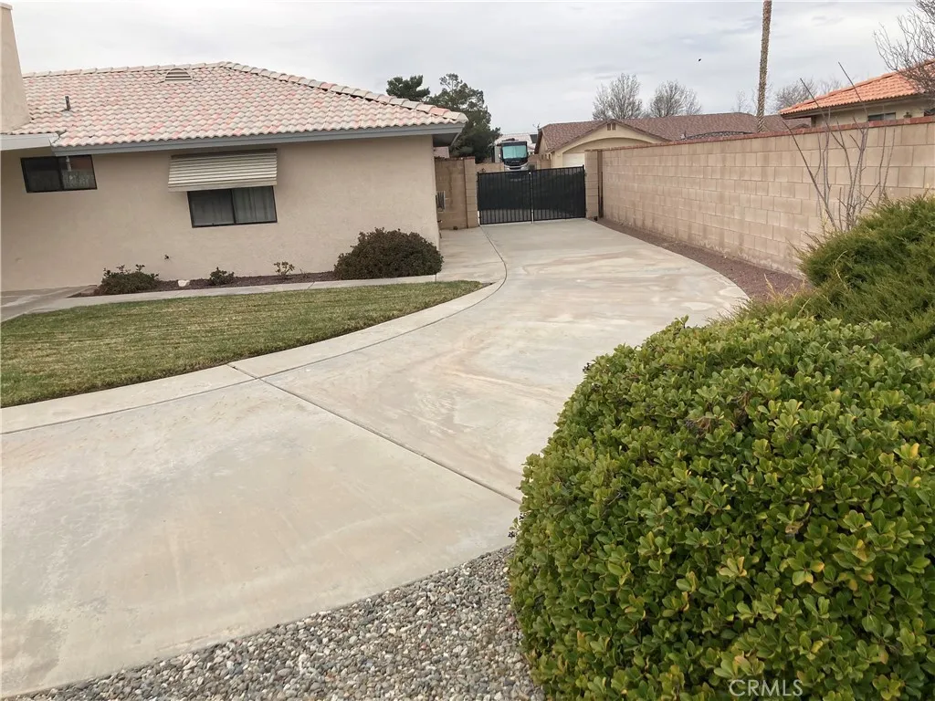 12563 Sarsi Court, Apple Valley, California 92308 home-pic-6