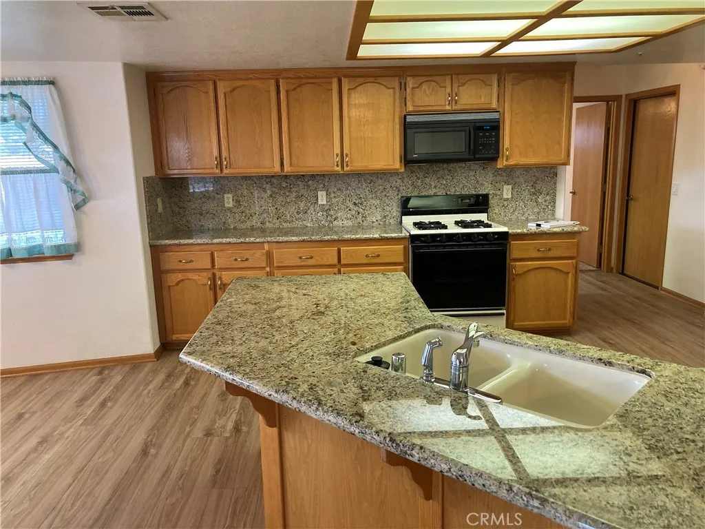 12563 Sarsi Court, Apple Valley, California 92308 home-pic-17