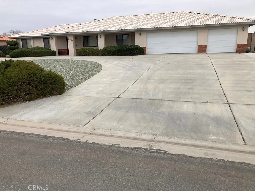 12563 Sarsi Court, Apple Valley, California 92308 home-pic-3